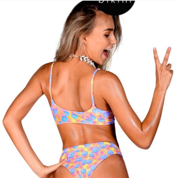 SOLD! Moana Bikini Perky Pelican Top 🐠 - Picture 5 of 6